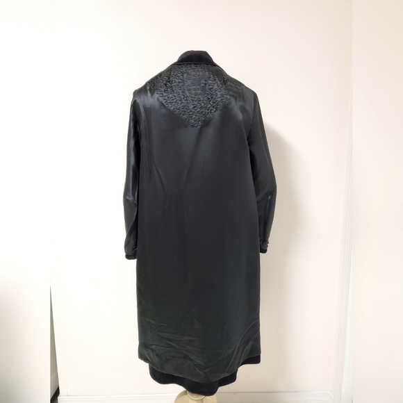Vintage Black Coat with Fur Collar and Chinese Motif Lining - Picture 9 of 16